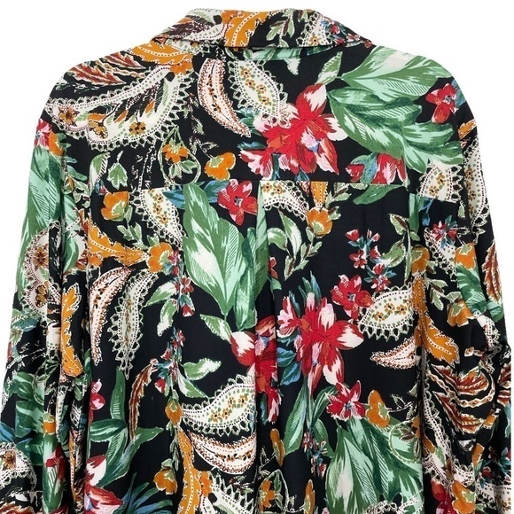 𝅺ATTITUDES by Renee Two-Print Front Pocket Shirt Floral and Paisley Print NWT - Picture 9 of 11